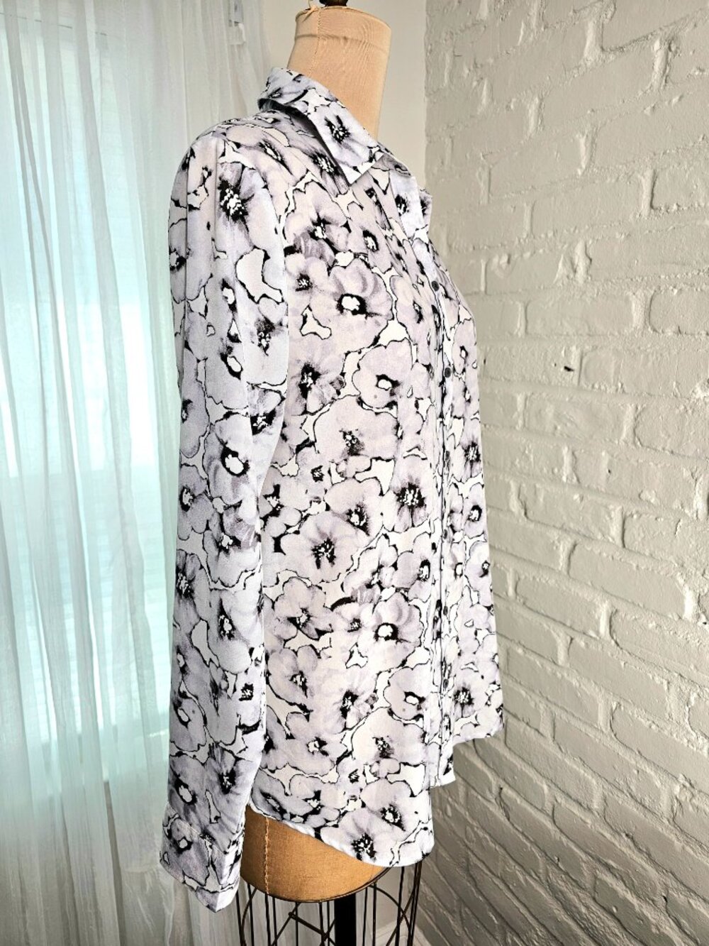 Banana Republic Dillon Floral Button Down Shirt Size L Black White Work Blouse - Picture 3 of 10